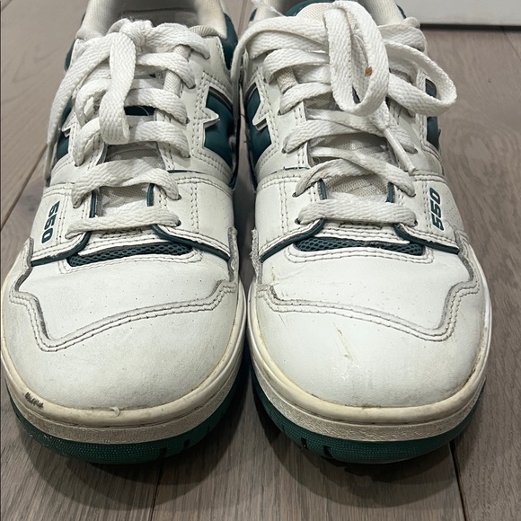 New Balance 550 White and Teal Sneakers, sz8 - Picture 4 of 4
